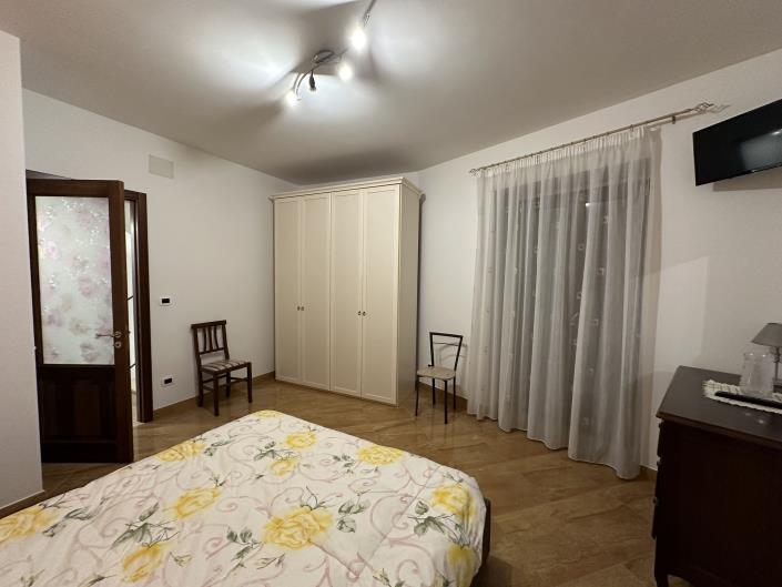 Image No.14-2 Bed Townhouse for sale