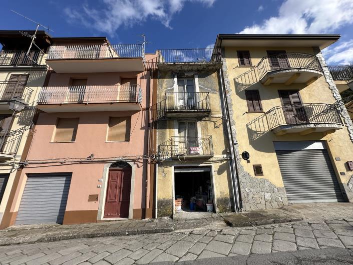 Image No.12-3 Bed Townhouse for sale