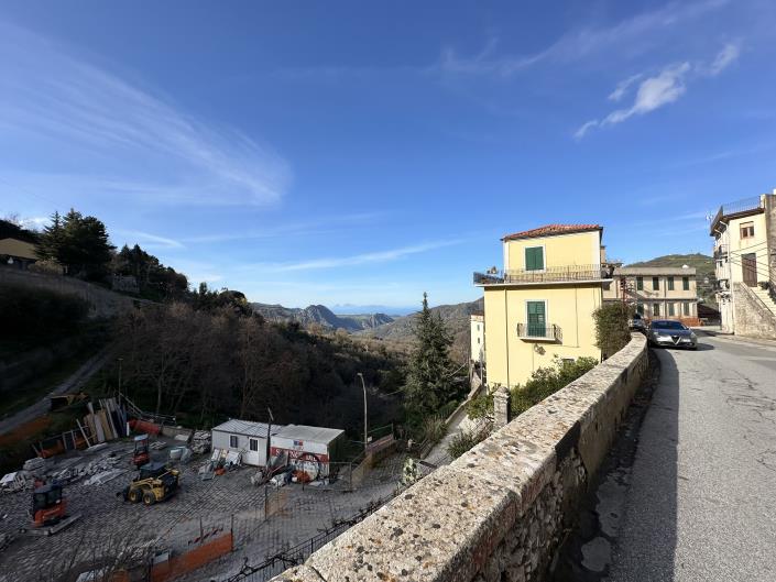 Image No.14-3 Bed Townhouse for sale