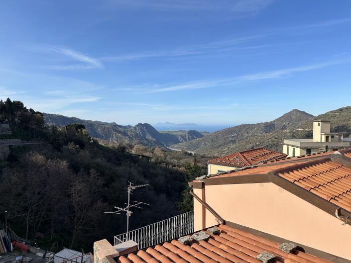 Image No.16-3 Bed Townhouse for sale