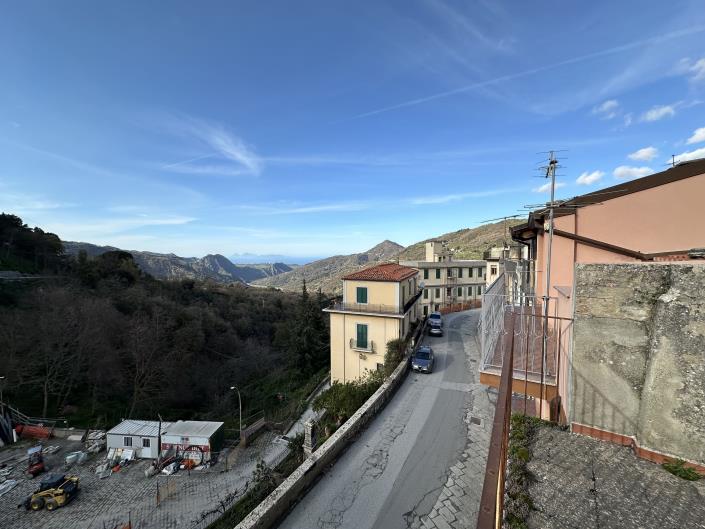 Image No.24-3 Bed Townhouse for sale