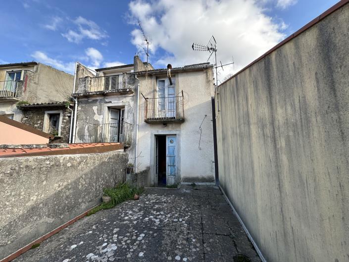 Image No.25-3 Bed Townhouse for sale