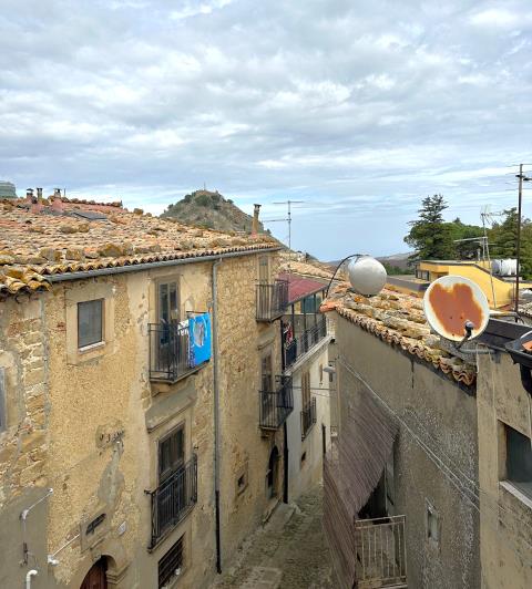 Image No.4-2 Bed Semi-Detached for sale