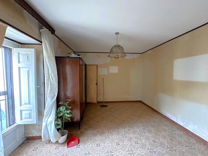 Image No.12-2 Bed Semi-Detached for sale