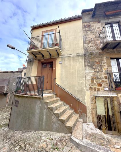 Image No.2-2 Bed Semi-Detached for sale