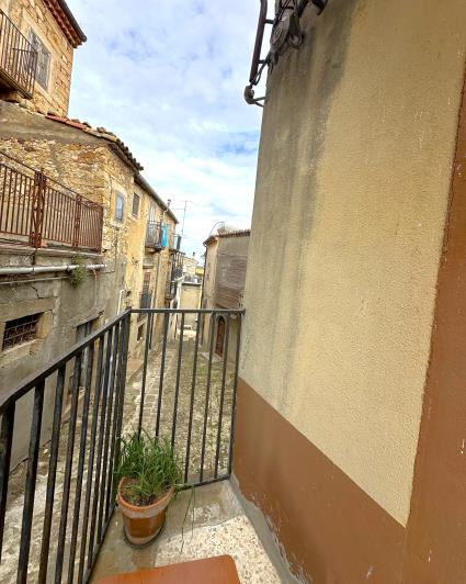 Image No.15-2 Bed Semi-Detached for sale