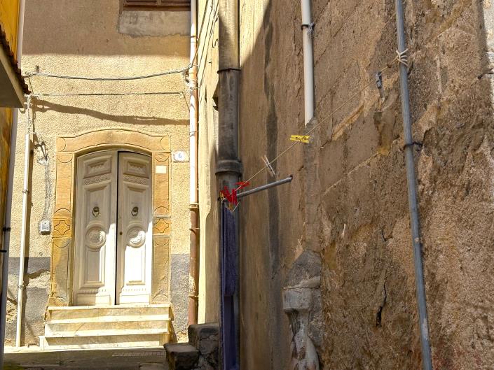 Image No.5-5 Bed Restaurant for sale