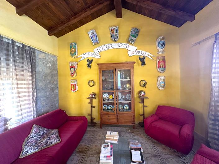 Image No.6-5 Bed Restaurant for sale