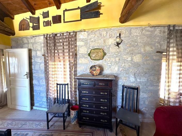 Image No.18-5 Bed Restaurant for sale