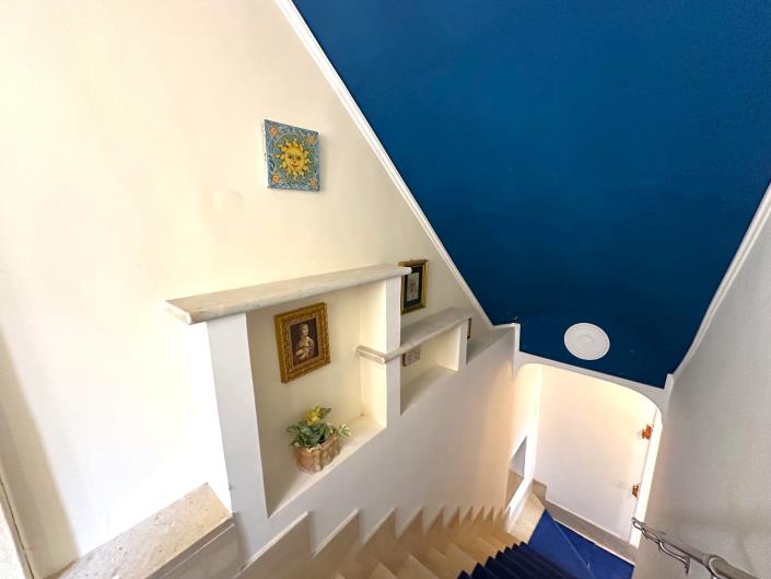 Image No.42-5 Bed Restaurant for sale