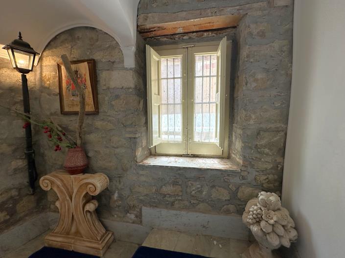 Image No.43-5 Bed Restaurant for sale