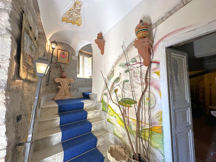 Image No.46-5 Bed Restaurant for sale