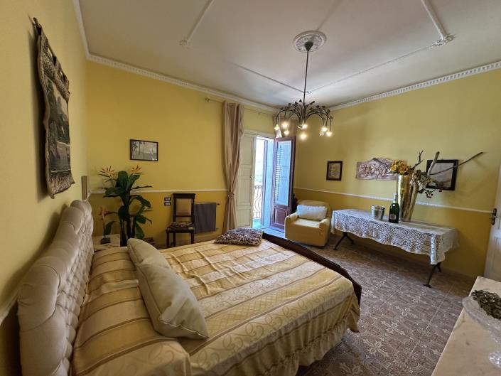 Image No.10-5 Bed Restaurant for sale