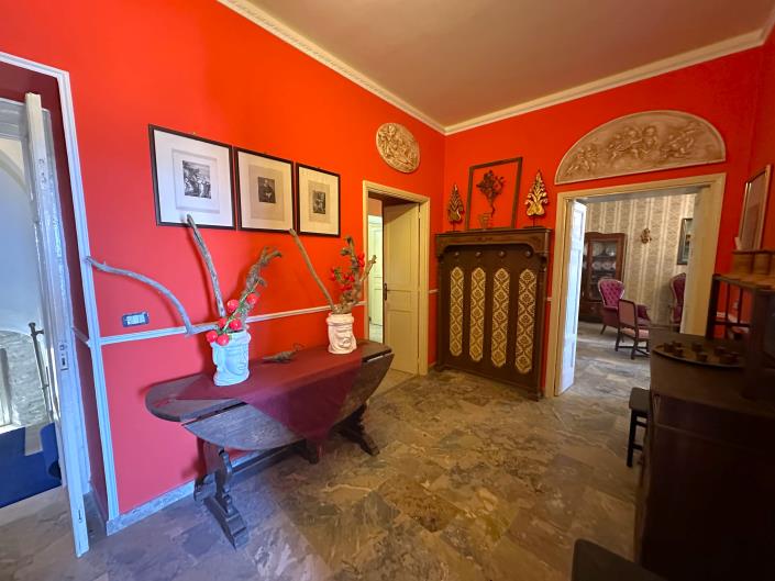 Image No.27-5 Bed Restaurant for sale