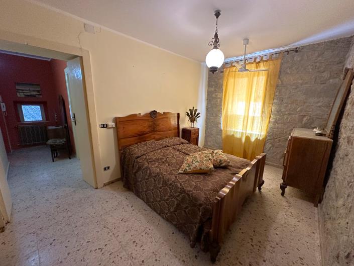 Image No.39-5 Bed Restaurant for sale