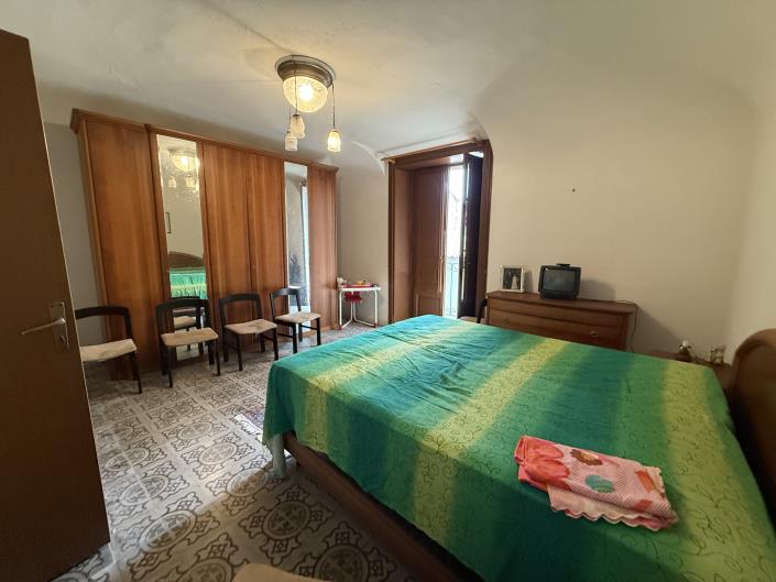 Image No.40-2 Bed Townhouse for sale