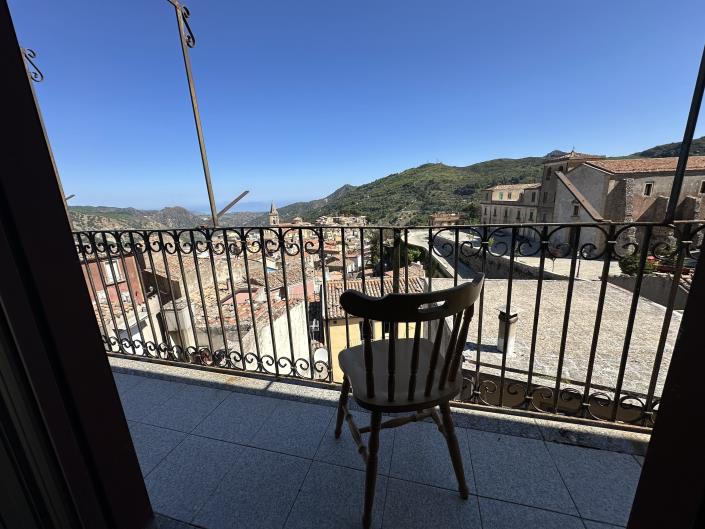 Image No.8-2 Bed Townhouse for sale