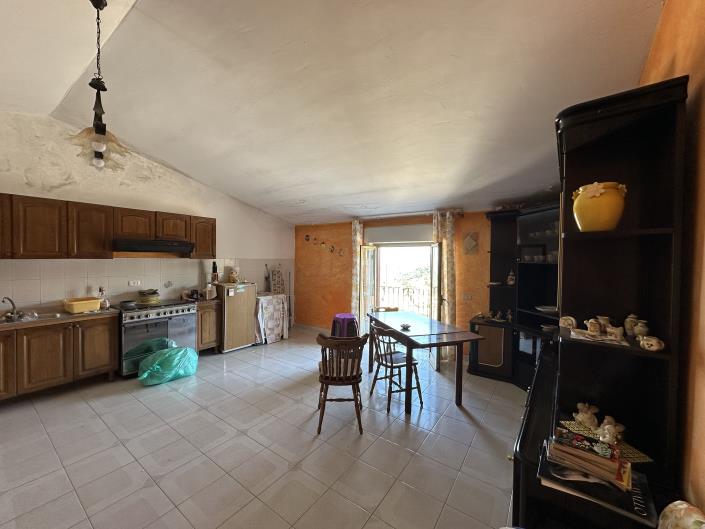 Image No.18-2 Bed Townhouse for sale