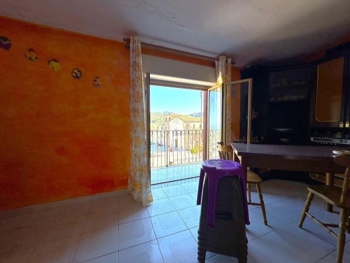 Image No.13-2 Bed Townhouse for sale