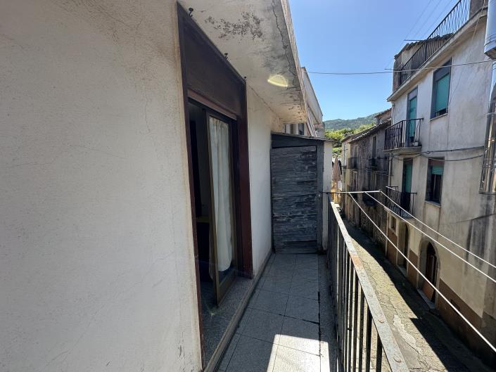 Image No.42-2 Bed Townhouse for sale