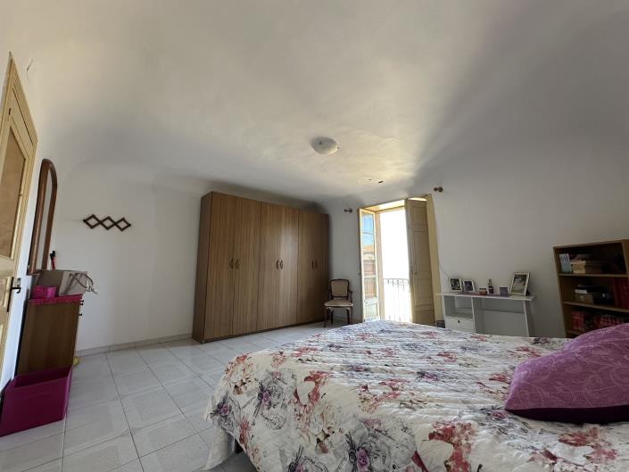 Image No.26-2 Bed Townhouse for sale