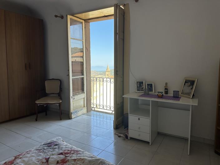 Image No.23-2 Bed Townhouse for sale