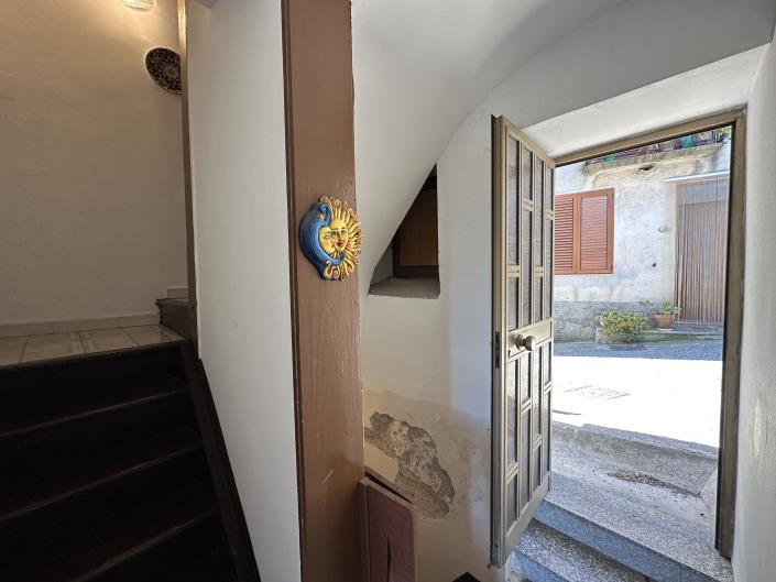 Image No.46-2 Bed Townhouse for sale