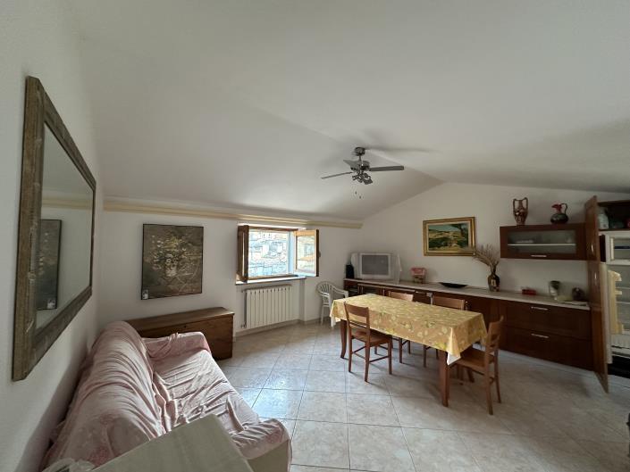 Image No.13-2 Bed House for sale