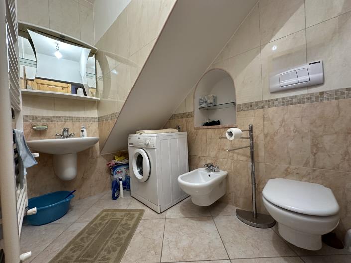 Image No.19-2 Bed House for sale