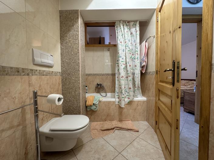 Image No.18-2 Bed House for sale