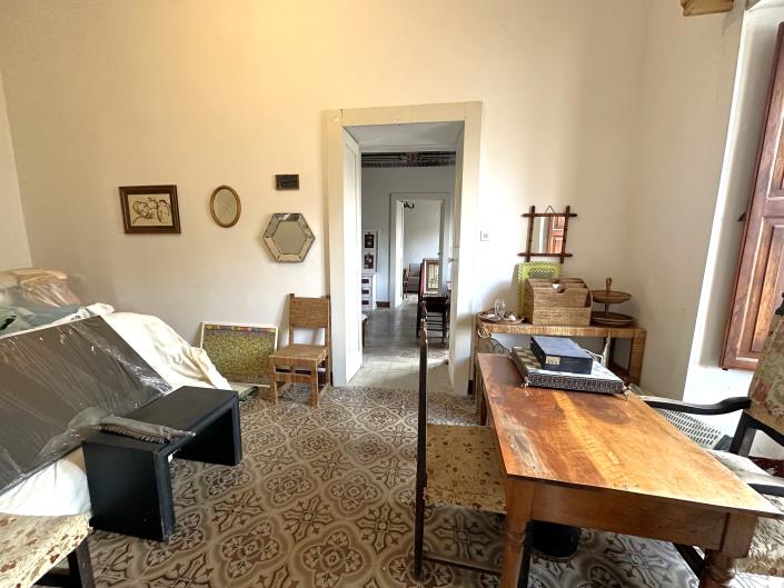 Image No.19-3 Bed Property for sale