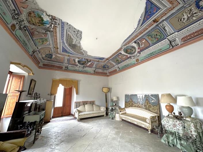 Image No.18-3 Bed Property for sale