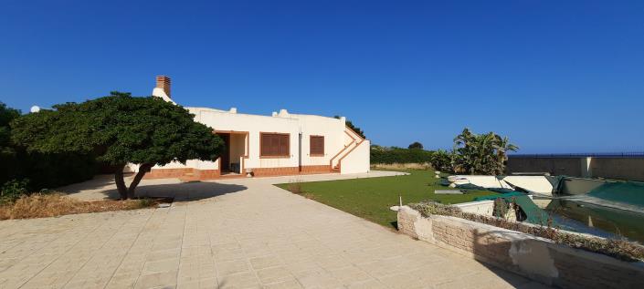 Image No.39-4 Bed Villa / Detached for sale