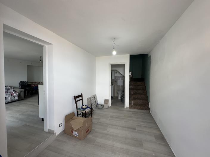 Image No.18-4 Bed Townhouse for sale