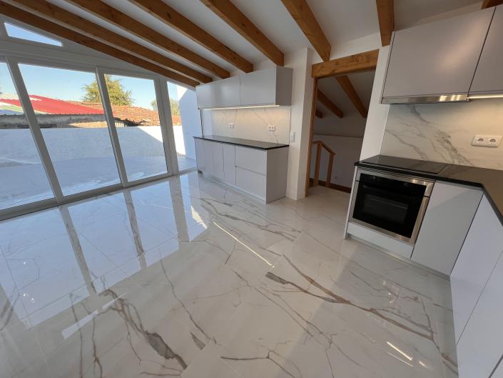 Image No.14-3 Bed House for sale