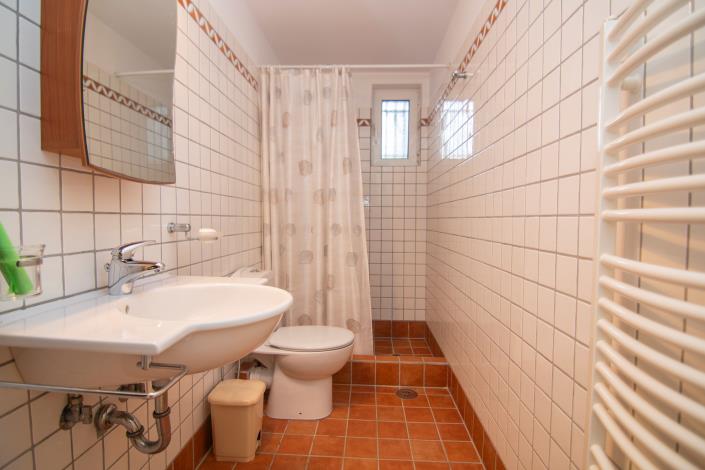 Image No.17-4 Bed House for sale