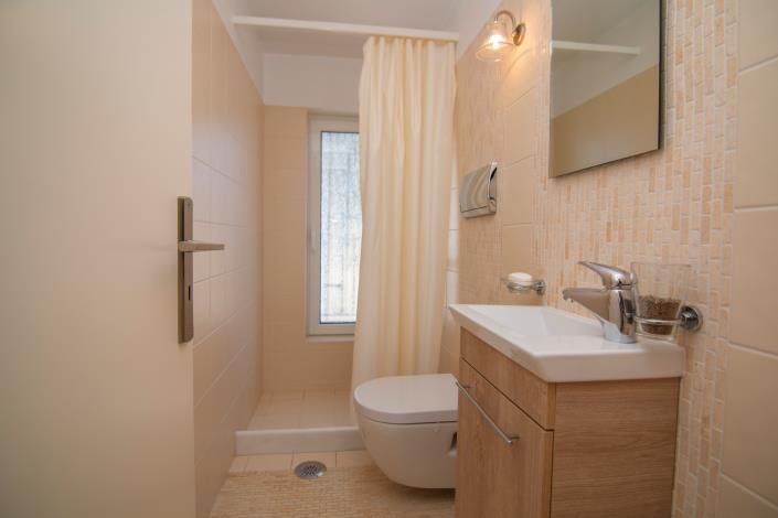 Image No.12-4 Bed House for sale