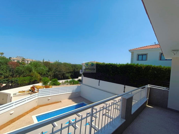 Image No.19-3 Bed Villa for sale