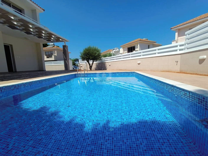 Image No.3-3 Bed Villa for sale