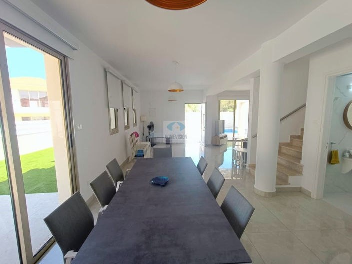 Image No.7-3 Bed Villa for sale