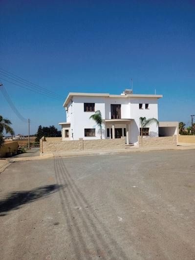 Image No.1-4 Bed Villa for sale
