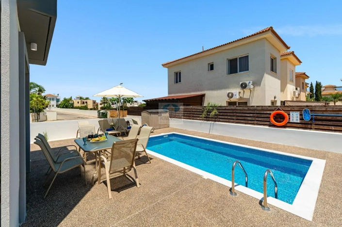 Image No.11-3 Bed Villa for sale