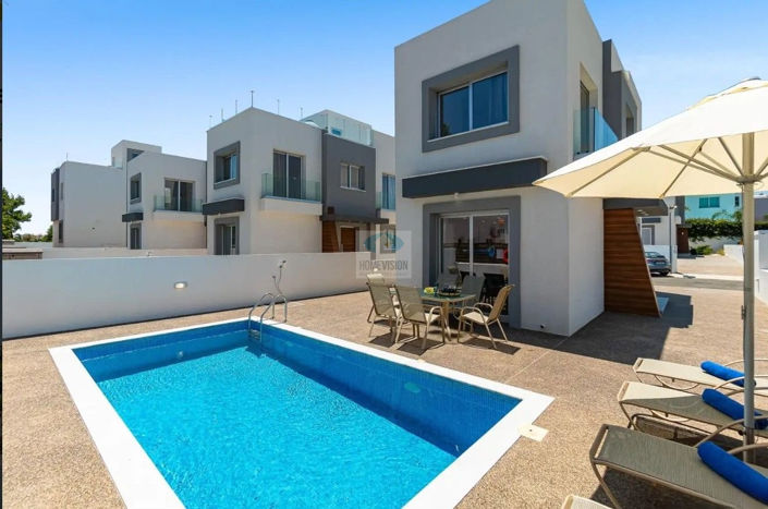 Image No.3-3 Bed Villa for sale