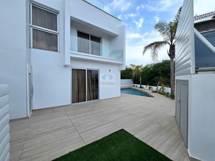 Image No.2-5 Bed Villa for sale