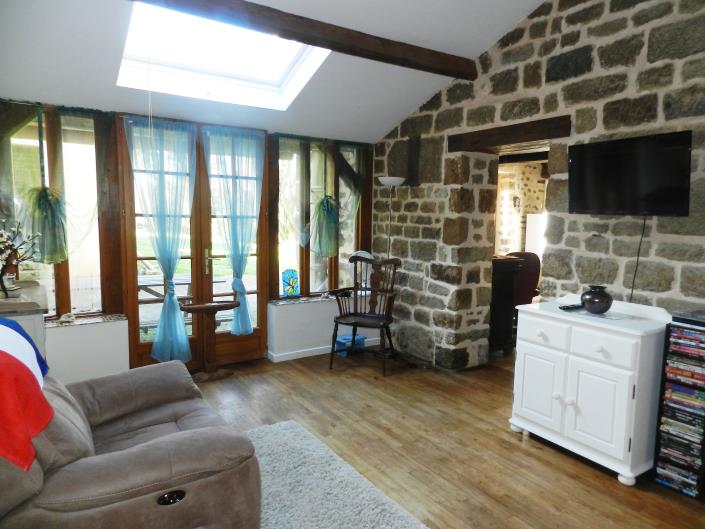 Image No.9-3 Bed Country Property for sale