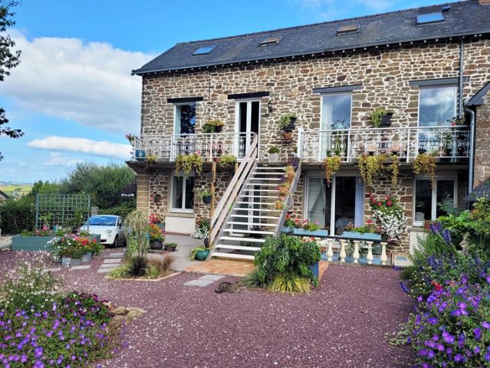 Image No.1-3 Bed Village House for sale