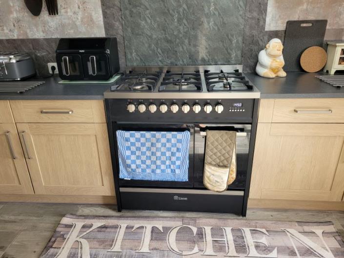 Image No.18-3 Bed Gite for sale