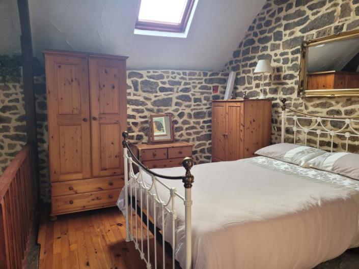 Image No.32-3 Bed Gite for sale