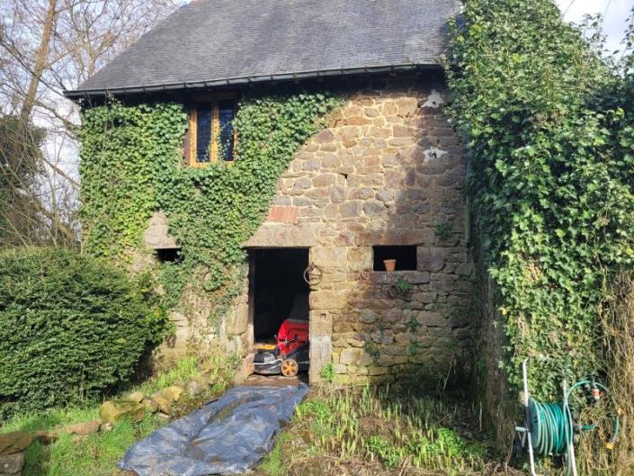 Image No.6-3 Bed Gite for sale