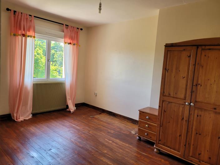 Image No.17-4 Bed Country Property for sale